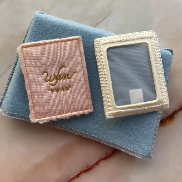 VINTAGE | Boxed ‘Swan’ Japan temple decorated gilt working musical compact - Picture 7 of 9